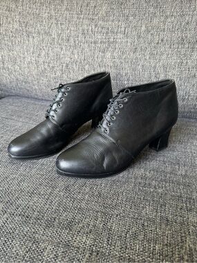 Vintage Yessica Women's Black Leather Lace-Up Ankle Boots with Low Block Heel